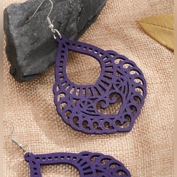 ❤️Purple Water Drop Wood Earrings - Picture 4 of 6